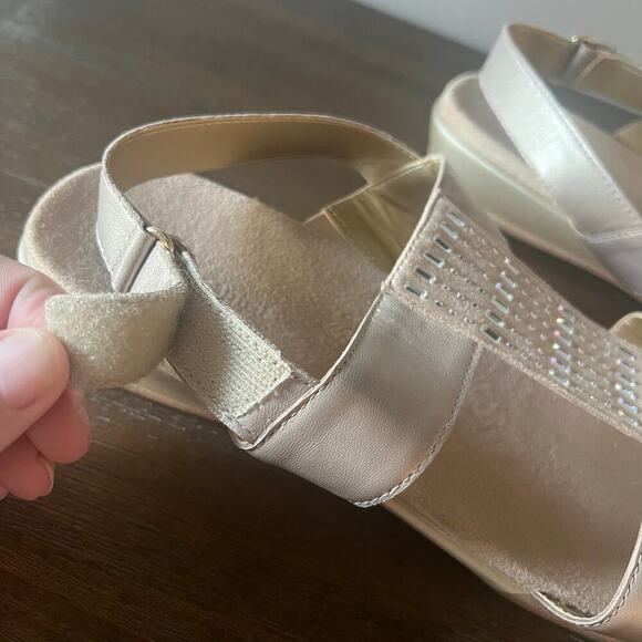 Easy Spirit Woman’s Hazel Leather Embellished Flat Metallic Sandals- Size 12W - Picture 7 of 13